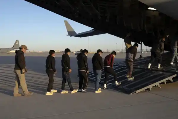 Argentinos deportados llegarán desde EEUU