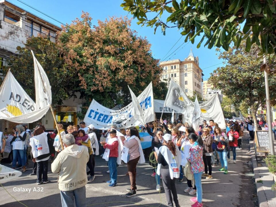 Paro y movilización docente en Jujuy
